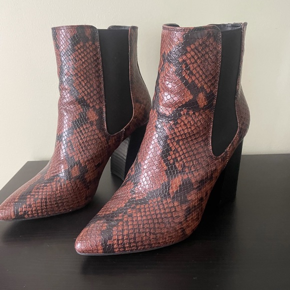 Vegan leather snake print boots - Picture 3 of 5